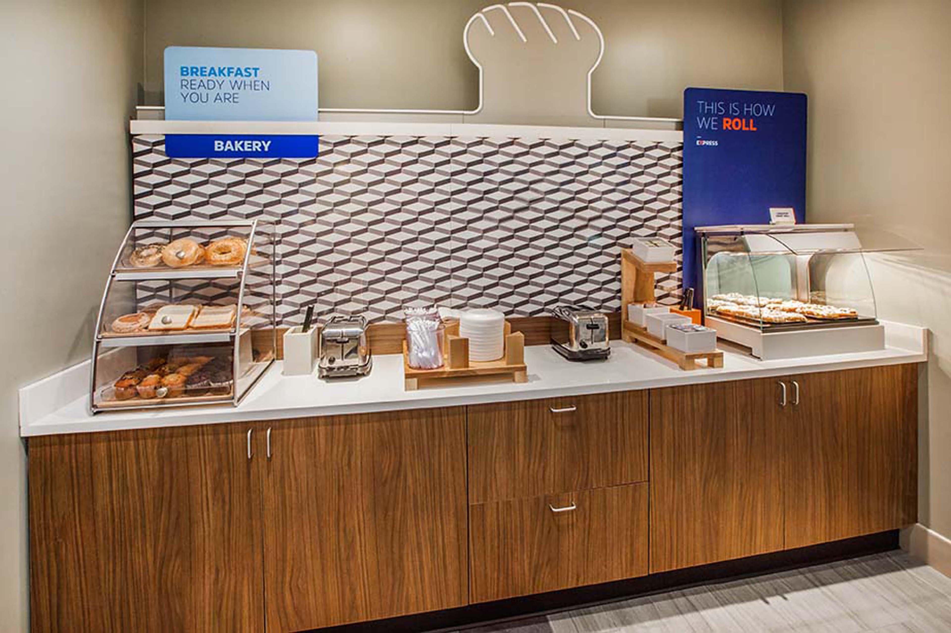 Holiday Inn Express Fredericksburg - Southpoint By Ihg Εξωτερικό φωτογραφία