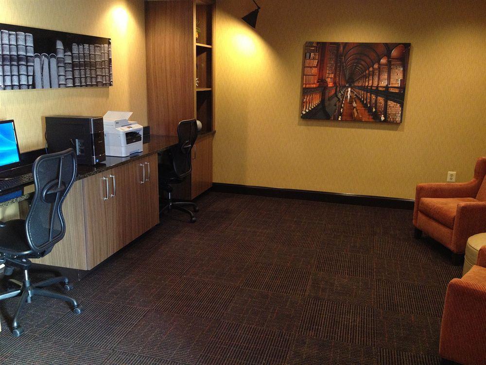Holiday Inn Express Fredericksburg - Southpoint By Ihg Εξωτερικό φωτογραφία